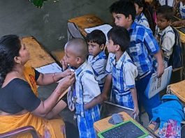 विशाखापट्टनम में शिक्षिका के थप्पड़ के बाद 6 साल के बच्चे की मौत, तीन सदस्यीय समिति करेगी जांच विशाखापट्टनम के स्कूल में छह साल के बच्चे की मौत के बाद जांच