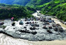 हिमालय से निकला मौत का सैलाब