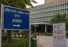 15 साल इलाज, बार-बार जांच और ऑपरेशन का इंतजार… तन्वी की मौत ने खड़े किए AIIMS पर बड़े सवाल दिल्ली के AIIMS में 15 वर्षीय तन्वी की मौत के बाद उसके पिता ने 14 साल तक ऑपरेशन में देरी का आरोप लगाया है।
