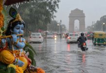 श्रीकृष्ण जन्माष्टमी पर दिल्ली-NCR में झमाझम बारिश, कई इलाकों में जलजमाव से बढ़ी परेशानी श्रीकृष्ण जन्माष्टमी पर दिल्ली-NCR में भारी बारिश, कई इलाकों में जलजमावन