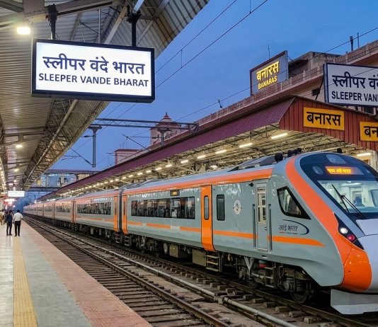 बनारस स्टेशन से शनिवार को रवाना होगी प्रदेश की पहली स्लीपर वंदे भारत