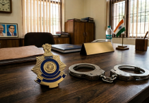 फिल्मी चकाचौंध का जाल: हीरोइन बनाने का सपना दिखाकर जबरन अश्लील फिल्म बनवाने का आरोप, वीडियो फैलाने की धमकी देकर बरसों रखा चुप, आरोपी गिरफ्तार