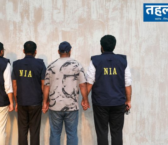 यूएई से डिपोर्ट बब्बर खालसा इंटरनेशनल का लॉजिस्टिक्स ऑपरेटिव गिरफ्तार, वीएचपी नेता विकास प्रभाकर हत्याकांड में बड़ा खुलासा विकास प्रभाकर हत्याकांड में एनआईए की जांच और यूएई से आरोपी की वापसी का प्रतीकात्मक दृश्य