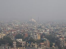 दिल्ली की जहरीली हवा! रोज़ कितनी सिगरेट के बराबर प्रदूषण फेफड़ों में भर रहे हैं हम?
