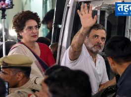 ज्ञानेश कुमार के इस्तीफे की मांग पर दिल्ली में विपक्ष का प्रदर्शन, हिरासत के बाद आकाशवाणी भवन पहुंचे राहुल-प्रियंका नई दिल्ली में चुनाव आयोग मुख्यालय के पास विरोध प्रदर्शन करते विपक्षी नेता (सांकेतिक तस्वीर)