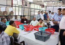 वाराणसी MLC मतगणना में हंगामा: BJP समर्थक धरने पर, प्रेक्षक प्रांजल यादव को हटाने की मांग