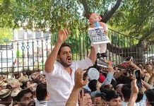 मोदी के पुतले के साथ विपक्ष का मार्च, ‘वोट चोर, गद्दी छोड़’ के नारों से गूंजा दिल्ली; ज्ञानेश कुमार के इस्तीफे की मांग