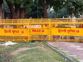 इंडिया ब्लॉक का मार्च शुरू होते ही बढ़ाई गई बैरिकेडिंग, सुप्रीम कोर्ट की ओर जाने वाले रास्तों पर सुरक्षा सख्त