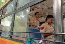 दिल्ली में प्रदर्शन के बाद भी सुरक्षा सख्त, सड़कों पर पुलिस-जवान और हिरासत वाली गाड़ियां तैनात