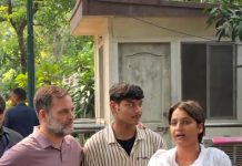 राहुल गांधी मीडिया के सामने लाए छात्र, छात्रा का आरोप- प्राइवेट पार्ट पर मारा; छात्र बोला- गुंडों के कहने पर हिरासत में लिया