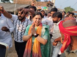 Mirzapur: पूर्व IAS दिव्या मित्तल ने गड़बड़ा धाम सहित लहुरियादह गांव का किया भ्रमण, स्वागत में उमड़े ग्रामीण, तो भावुक हो उठी पूर्व IAS दिव्या