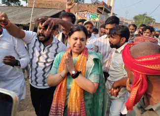 Mirzapur: पूर्व IAS दिव्या मित्तल ने गड़बड़ा धाम सहित लहुरियादह गांव का किया भ्रमण, स्वागत में उमड़े ग्रामीण, तो भावुक हो उठी पूर्व IAS दिव्या