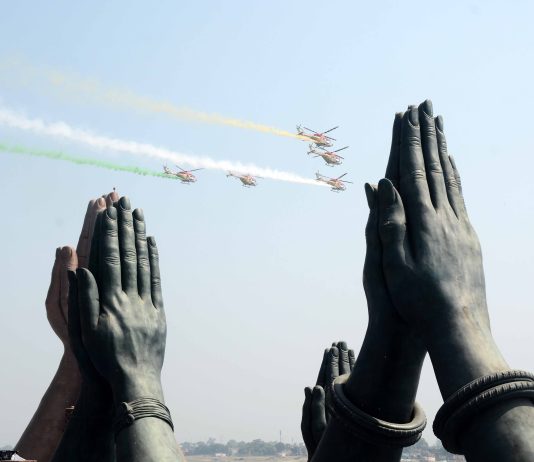भारतीय वायु सेना की 94वीं वर्षगांठ के पर वाराणसी में ‘विंग्स ओवर गंगा’ एयर शो