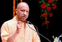 धन के निमित्त धर्म नहीं त्यागूंगा, छिड़ गया युद्ध तो बम-गोले भी दागूंगा: सीएम योगी